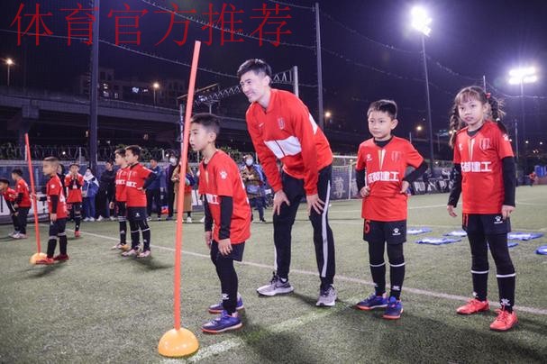 燕京啤酒2022中国足协杯“种子计划”再次走进成都,小球员攻破前国门耿晓峰大门 燕京啤酒2022中国足协杯“种子计划”再次走进成都,小球员攻破前国门耿晓峰大门